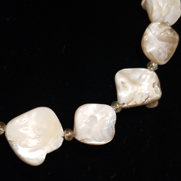 Sea Shell Inspired Beaded Necklace w/ Earrings - Picture 4 of 6